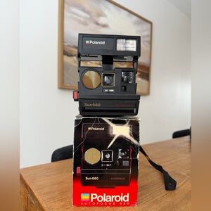 Polaroid Sun 660 Autofocus Camera - Black and Gold